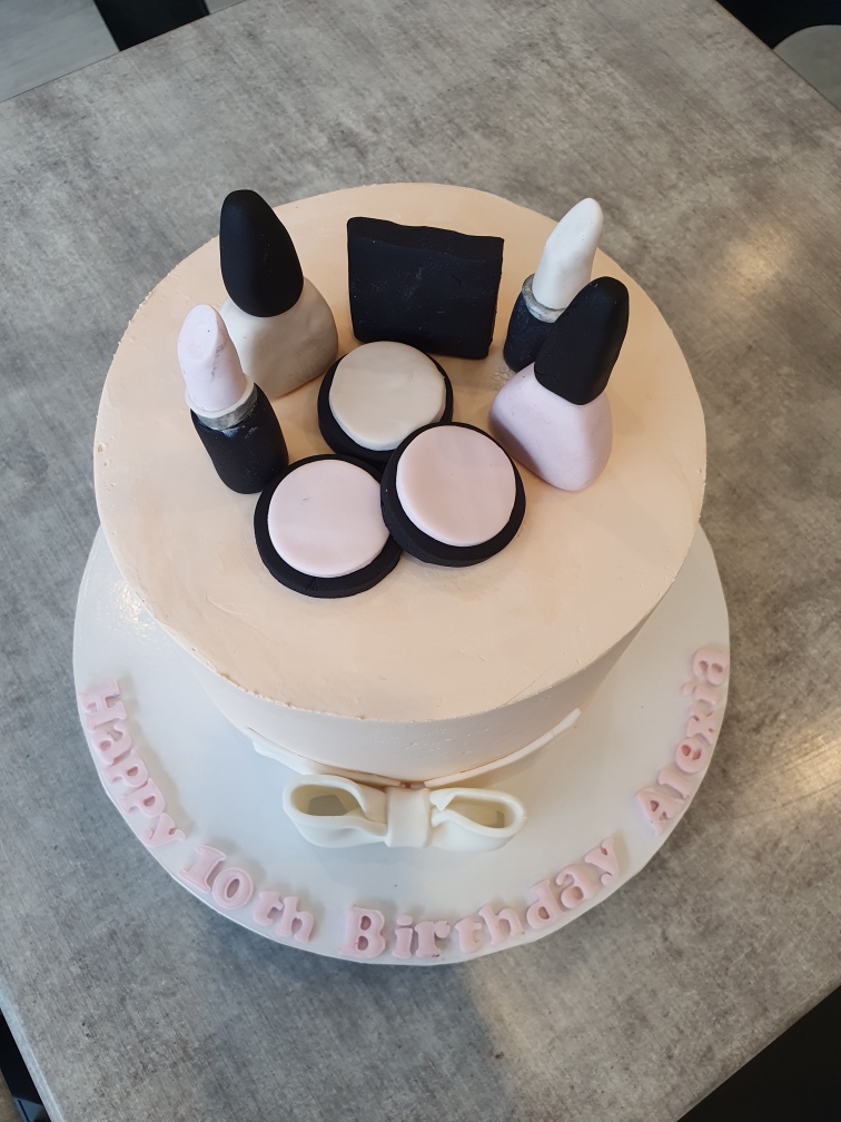 Makeup Theme Cake